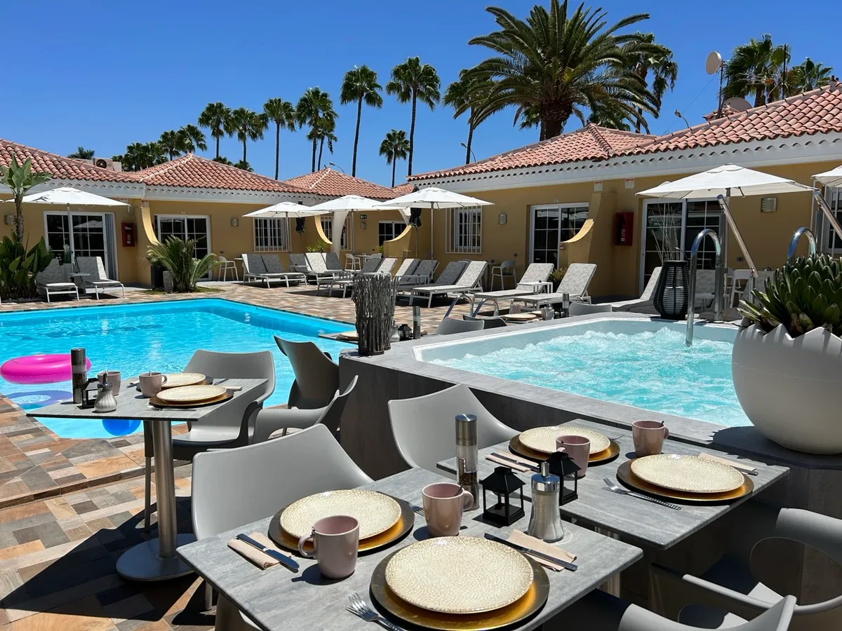 Piscina Club Torso gay resort